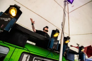 Gretski performing on the Gangeo stage.